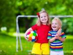 어린이의 삶에서 야외 게임의 중요성에 대한 유명한 교사 어린이의 삶에서 야외 게임의 중요성